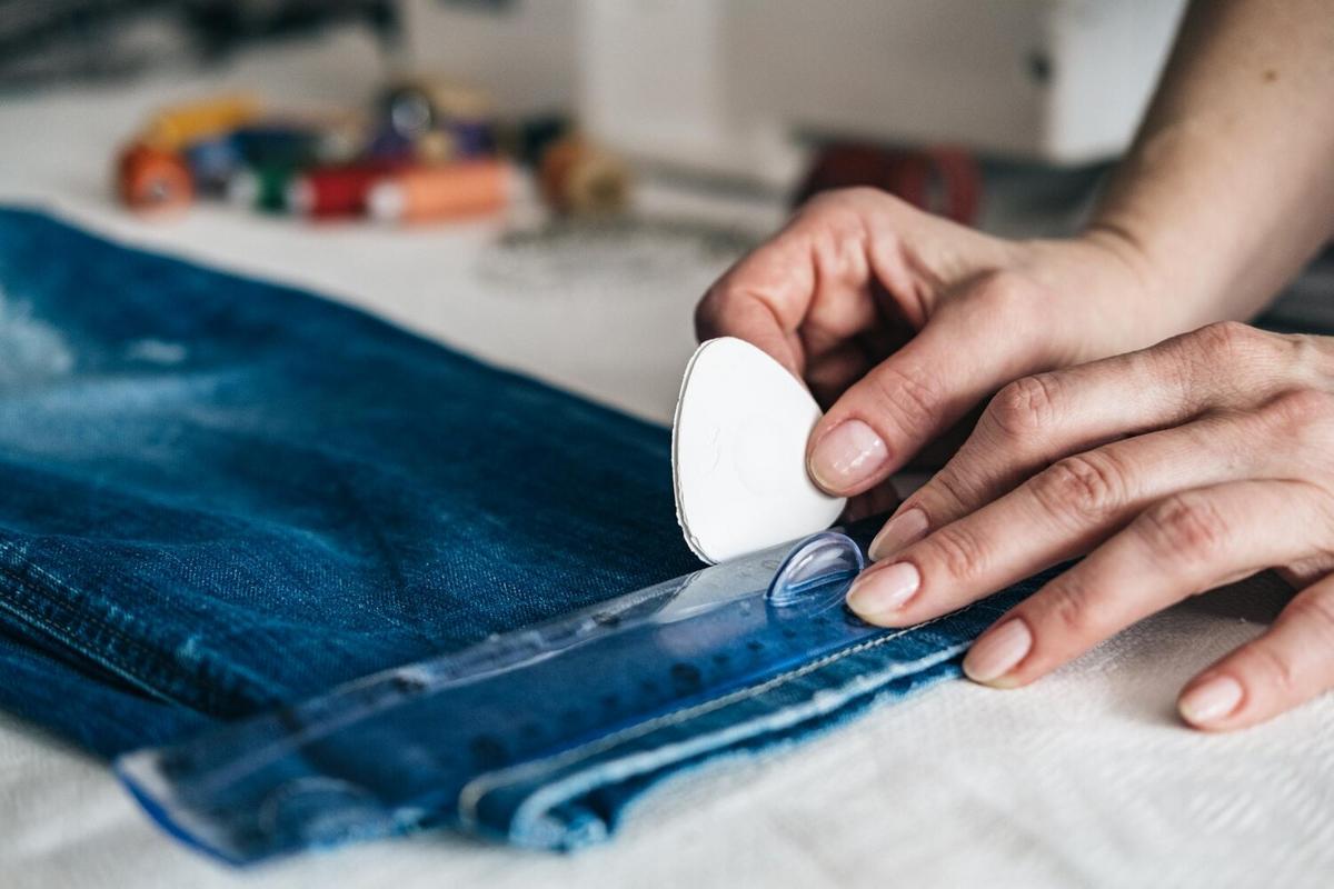 Transform Old Jeans into Stylish Tote Bags in 5 Easy Steps